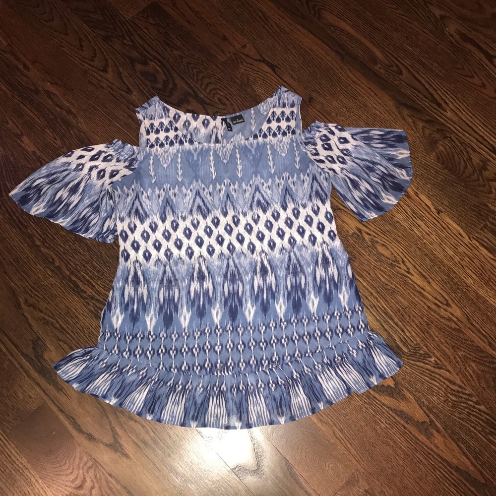 ND cold shoulder blouse size small‎